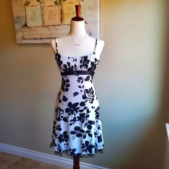 RUBY ROX | Floral Fit & Flare Dress sz M - Picture 1 of 10